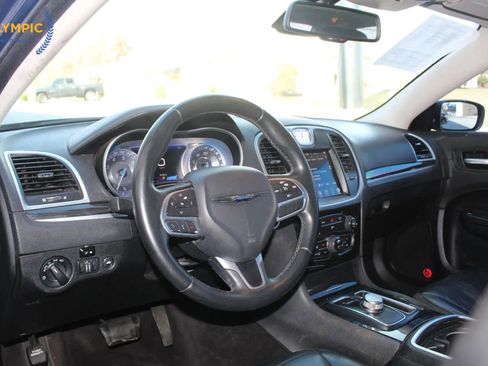 Used 2017 Chrysler 300 Limited image 14