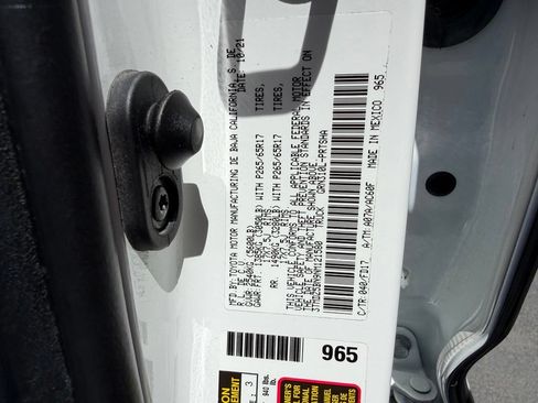 Used 2022 Toyota Tacoma TRD Sport w/ Technology Package AWD/4WD image 32