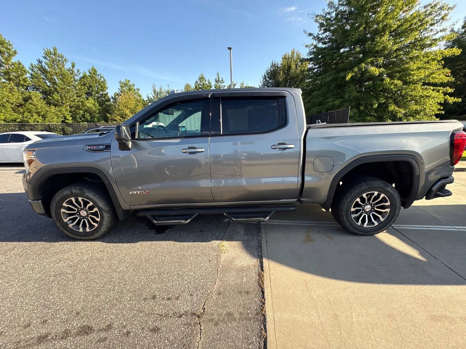 Used 2021 GMC Sierra 1500 AT4 w/ AT4 Value Package AWD/4WD image 2