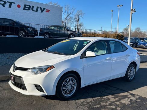 Used 2014 Toyota Corolla LE image 2