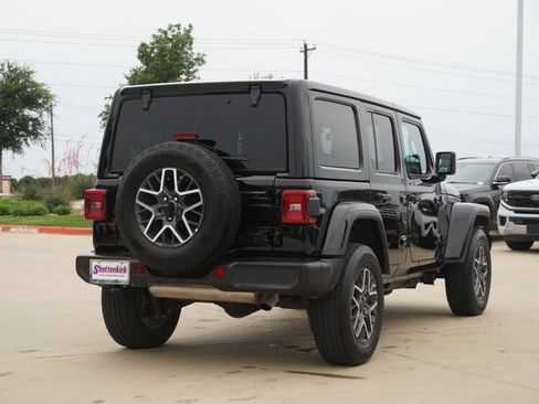 Used 2025 Jeep Wrangler Unlimited Sahara AWD/4WD image 9
