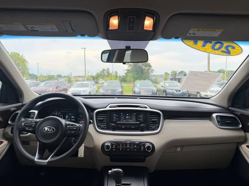 Used 2017 Kia Sorento LX FWD image 11