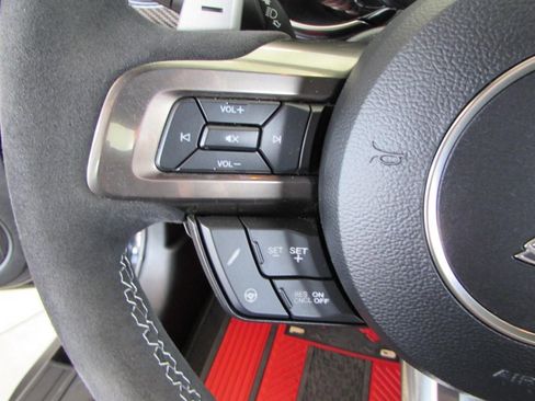 Used 2020 Ford Mustang Shelby GT500 w/ Carbon Fiber Track Pack image 17