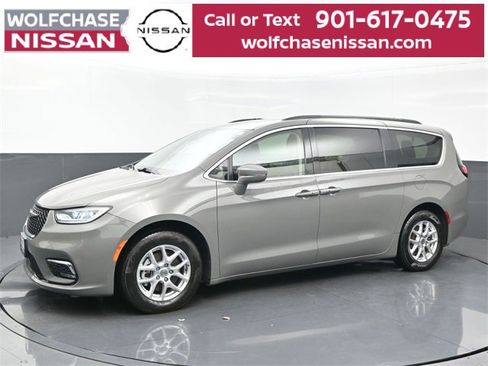 Used 2022 Chrysler Pacifica Touring-L image 2
