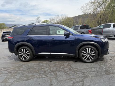 Used 2023 Nissan Pathfinder Platinum image 10