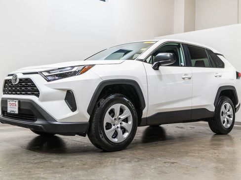 Used 2024 Toyota RAV4 LE AWD/4WD image 3