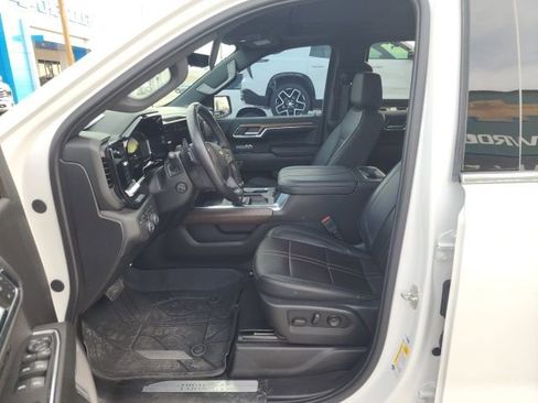 Used 2024 Chevrolet Silverado 1500 High Country image 25