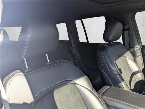 Certified 2025 Jeep Grand Cherokee Altitude AWD/4WD image 19