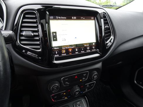 Used 2021 Jeep Compass Limited w/ Sun and Sound Group AWD/4WD image 3