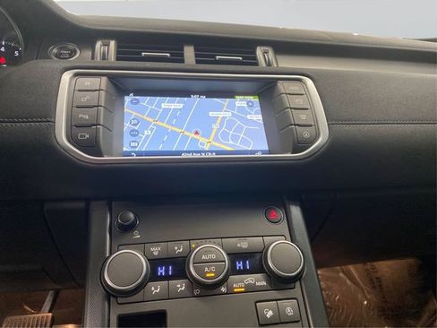 Used 2019 Land Rover Range Rover Evoque SE Premium image 15