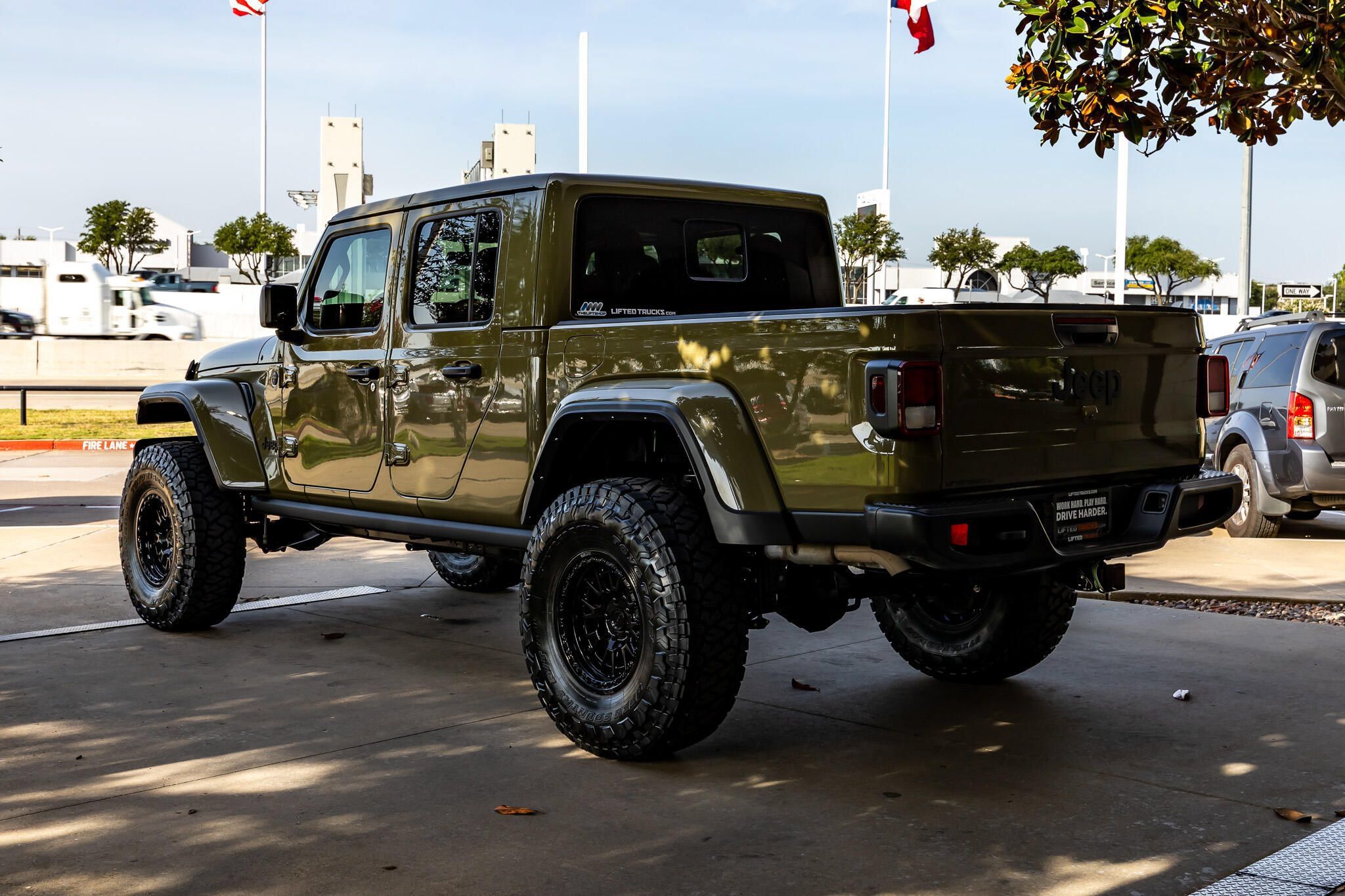 Used 2025 Jeep Gladiator Sport AWD/4WD image 7