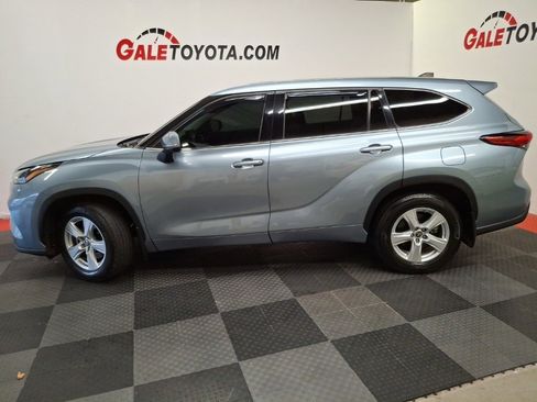 Used 2022 Toyota Highlander LE image 7