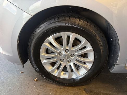Used 2016 Toyota Sienna XLE Premium FWD image 31