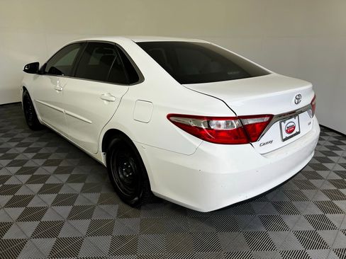 Used 2017 Toyota Camry LE image 7