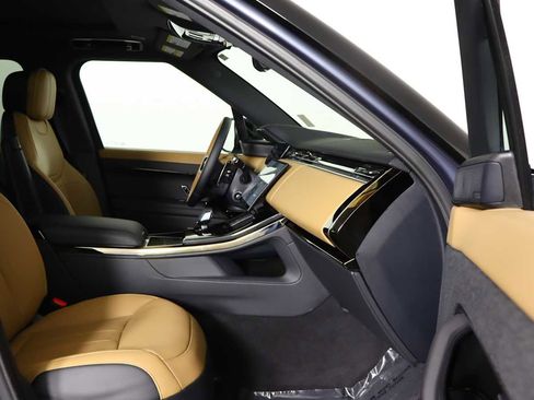 Used 2025 Land Rover Range Rover Sport Dynamic SE image 9