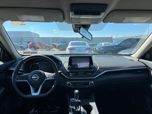 Used 2025 Nissan Altima 2.5 SV image 34