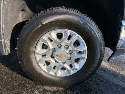 Used 2024 Chevrolet Silverado 2500 LT image 35