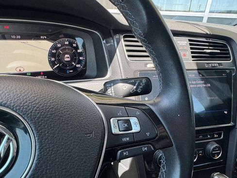 Used 2019 Volkswagen e-Golf SEL Premium image 31