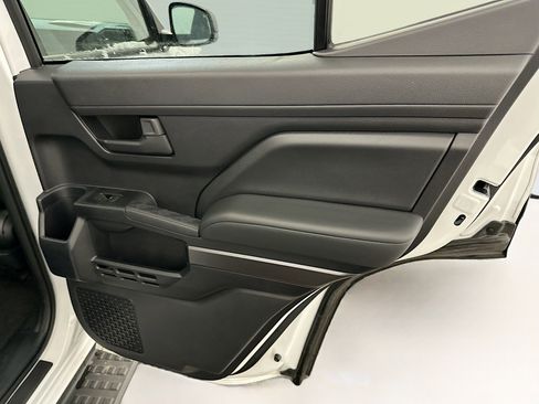 Used 2025 Toyota 4Runner SR5 image 31