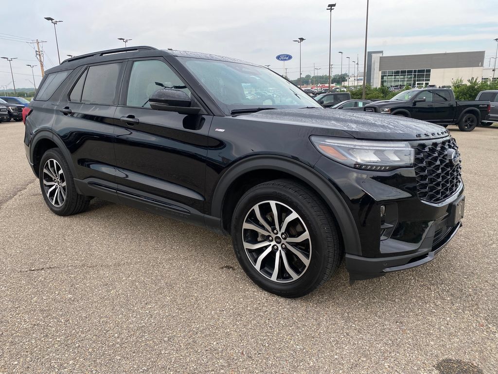 Used 2025 Ford Explorer ST-Line AWD/4WD image 8