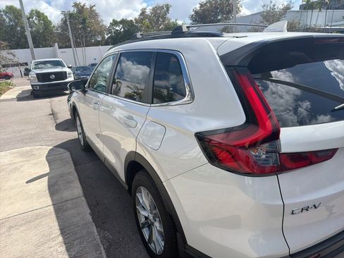 Used 2025 Honda CR-V EX-L image 8