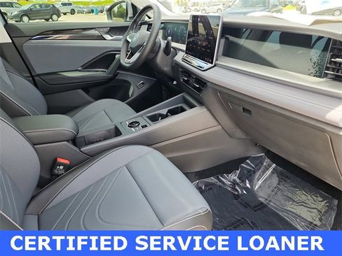 New 2025 Volkswagen Tiguan SE image 16