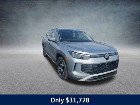 New 2025 Volkswagen Tiguan SE image 5