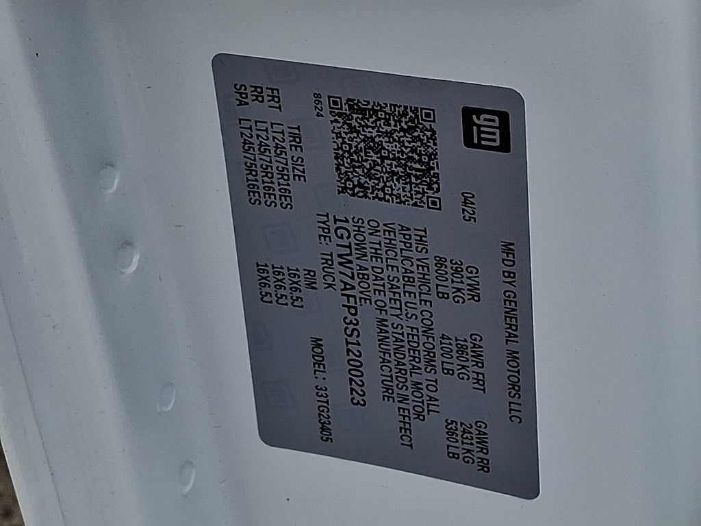 Certified 2025 GMC Savana 2500 w/ Driver Convenience Package RWD image 27