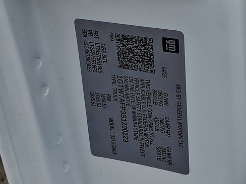 Certified 2025 GMC Savana 2500 w/ Driver Convenience Package RWD image 27