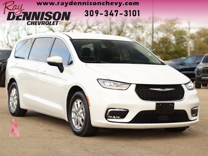 Used 2023 Chrysler Pacifica Touring-L