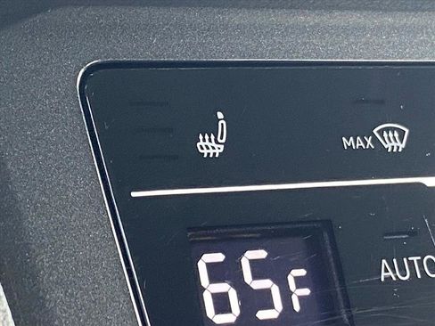 Certified 2024 Volkswagen Tiguan SE R-Line image 16