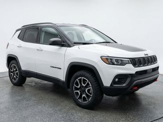 Used 2025 Jeep Compass Trailhawk video 1