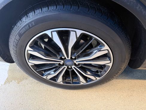 Used 2022 Ford Escape SE w/ SE Sport Appearance Package image 8