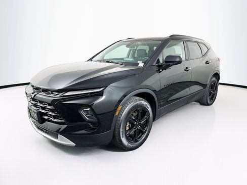Used 2024 Chevrolet Blazer LT w/ Convenience Package AWD/4WD image 3