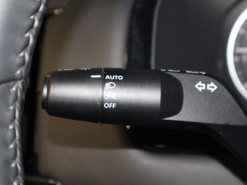 Used 2025 Nissan Pathfinder SV image 23