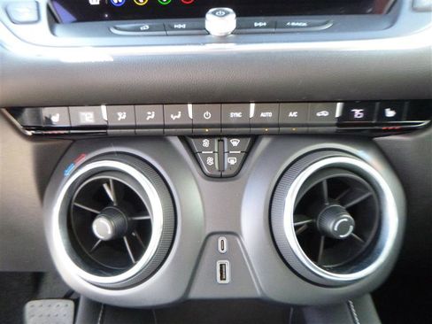 Used 2025 Chevrolet Blazer LT AWD/4WD image 15
