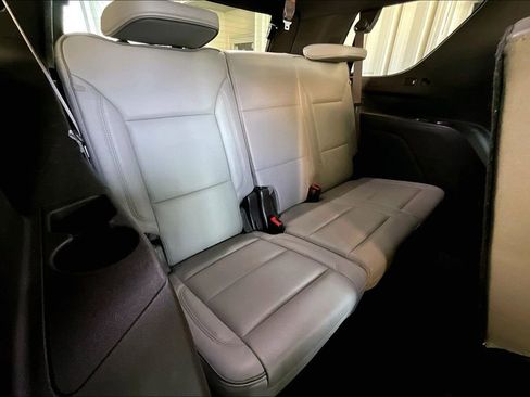 Used 2024 GMC Yukon SLT image 16