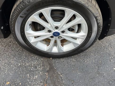 Certified 2017 Ford Escape SE w/ SE Leather Comfort Package FWD image 8