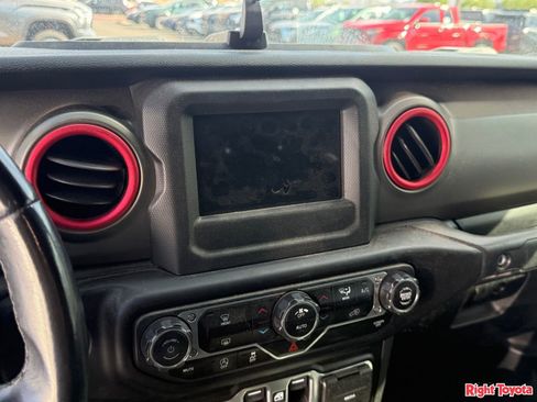 Used 2021 Jeep Gladiator Sport image 10
