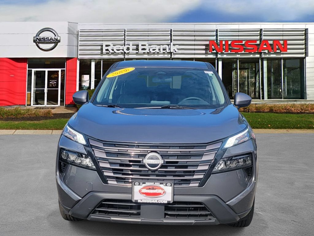 Used 2026 Nissan Rogue SV AWD/4WD image 2