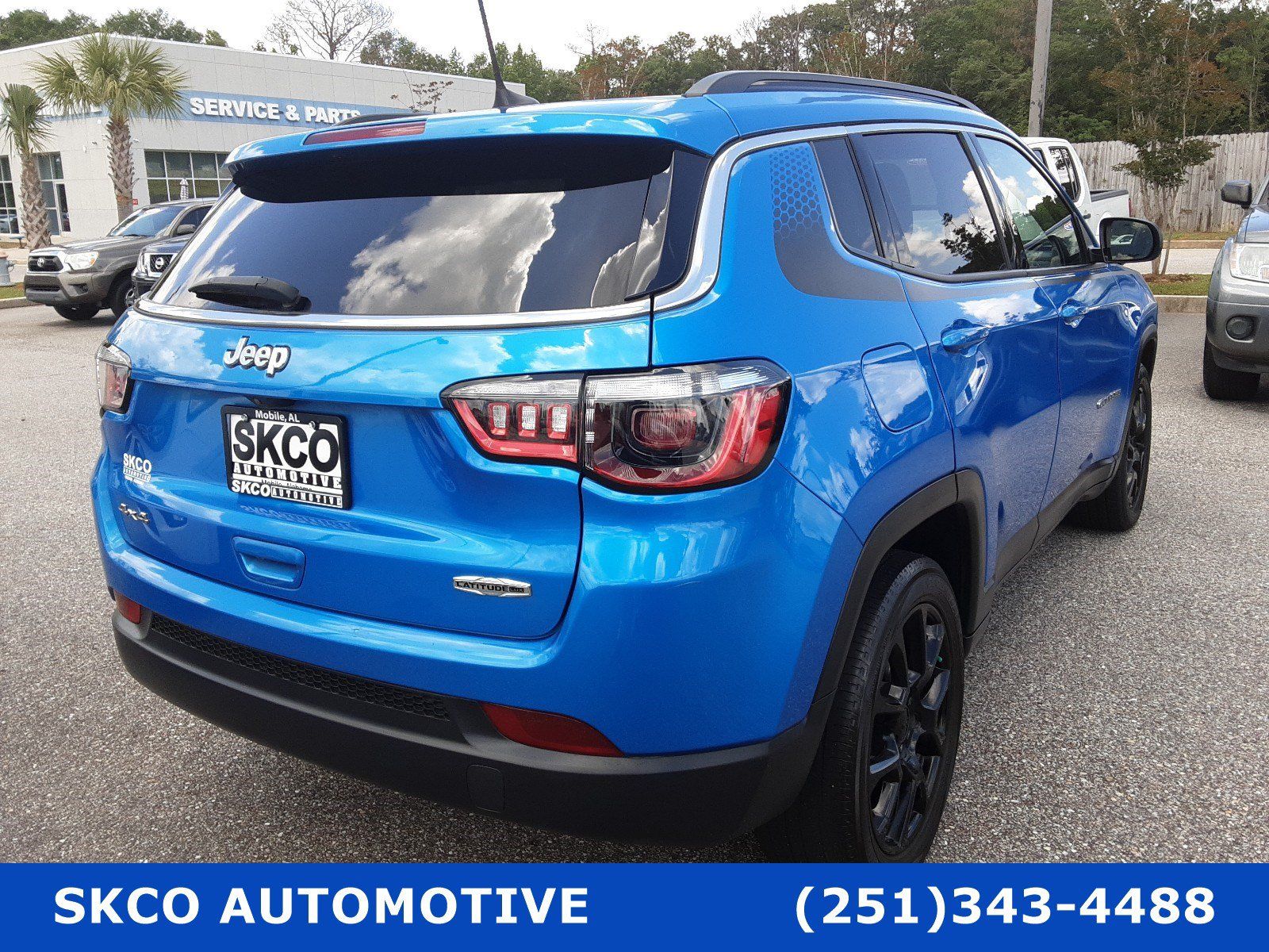Used 2022 Jeep Compass Latitude w/ Mopar Graphics Package AWD/4WD image 5