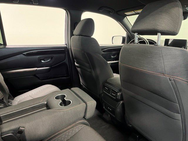 Used 2025 Honda Pilot Sport image 15