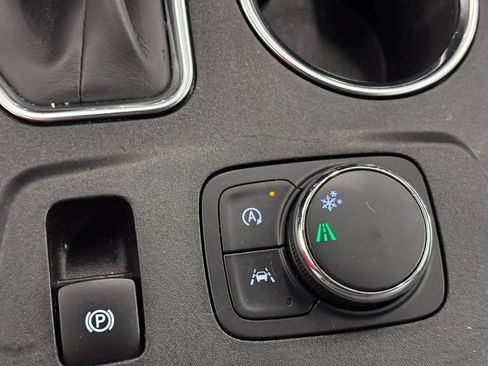Used 2023 Chevrolet Traverse LS FWD image 45