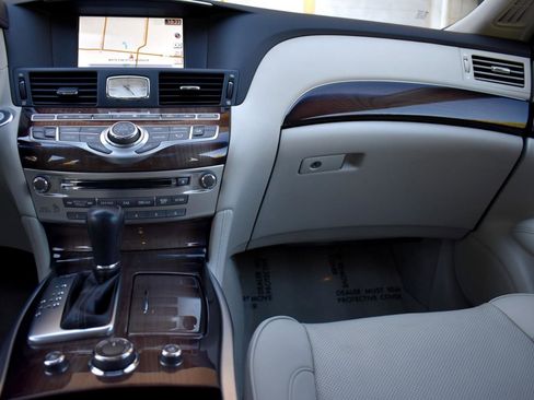 Used 2017 INFINITI Q70 L 3.7 w/ Deluxe Touring Package image 15