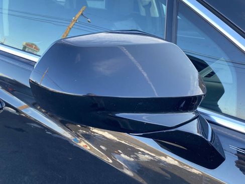 Used 2017 Cadillac XT5 Luxury w/ Driver Awareness Package image 18