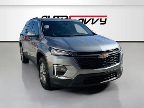 Used 2023 Chevrolet Traverse LT FWD image 1