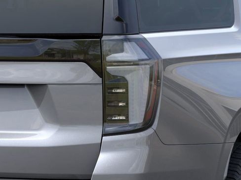 New 2026 Chevrolet Suburban High Country AWD/4WD image 11