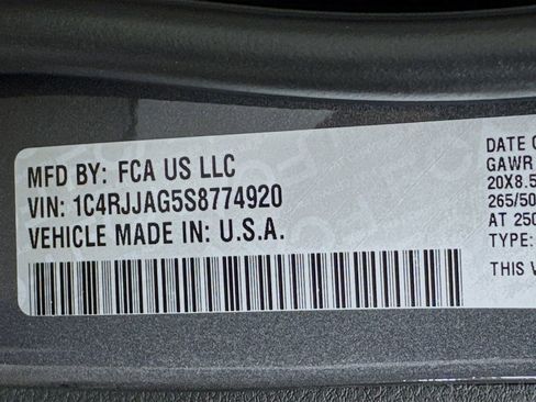 New 2025 Jeep Grand Cherokee L Laredo image 23