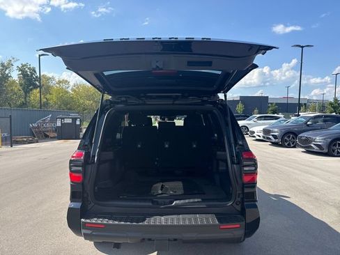 Used 2025 Toyota 4Runner SR5 AWD/4WD image 9