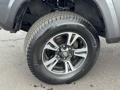 Used 2017 Toyota Tacoma SR5 w/ Tow Package image 38